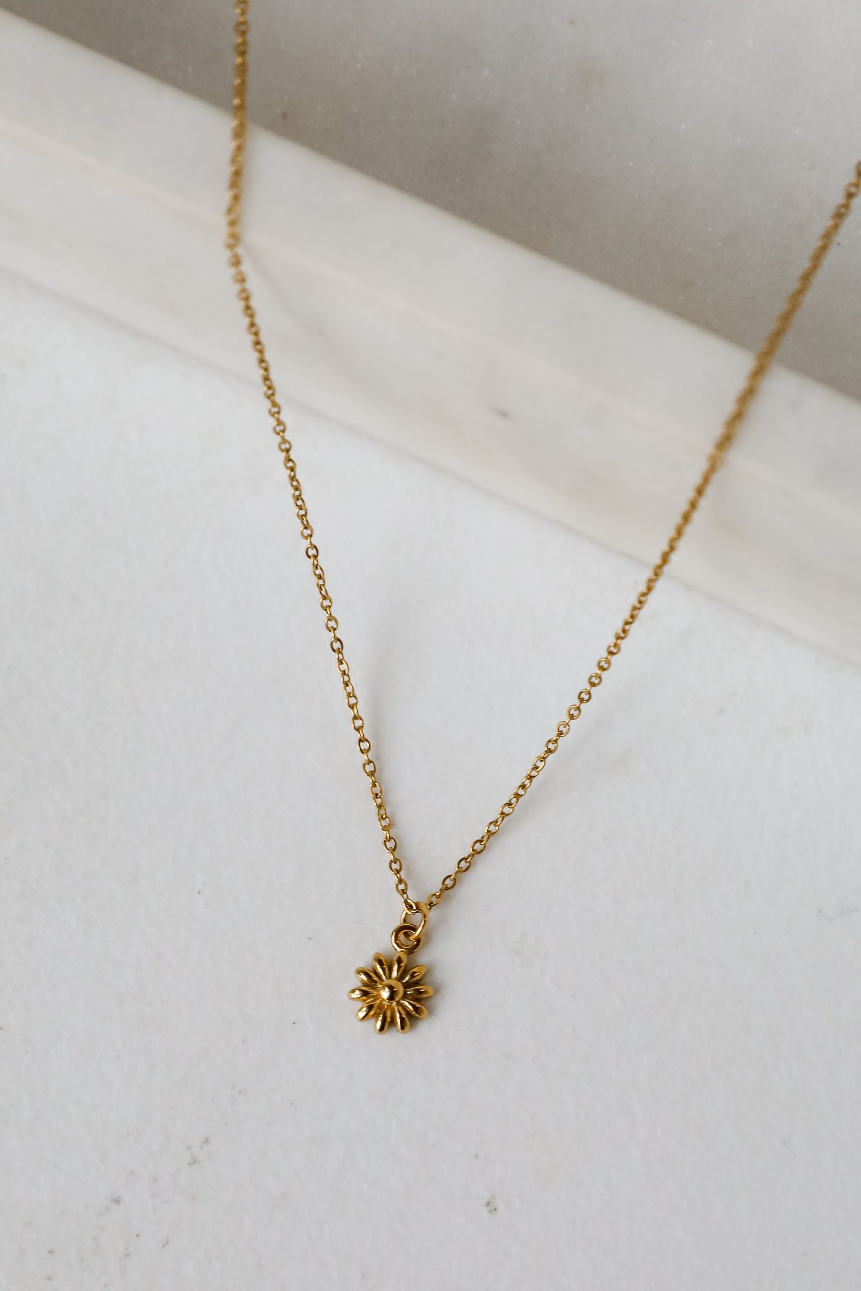 shopdressup_gold_flower_necklace-2.jpg