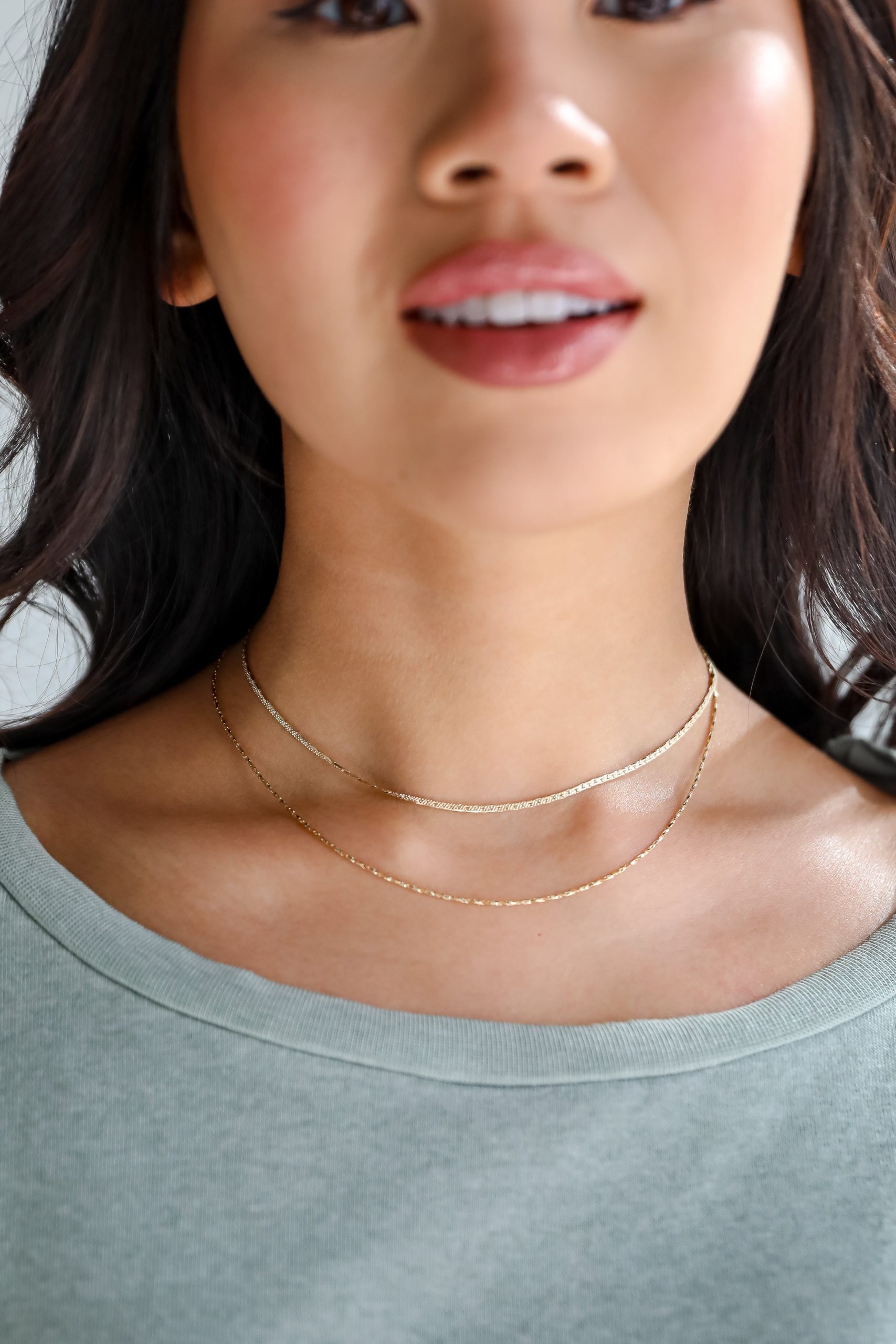 shopdressup_gold_layered_chain_necklace-2_172021d4-779e-4190-a41e-1be73319c39b.jpg